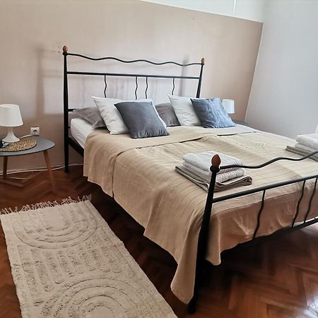 Apartamento Casa Di Nonna Pina, Kuca U Blizini Arene Pula Exterior foto