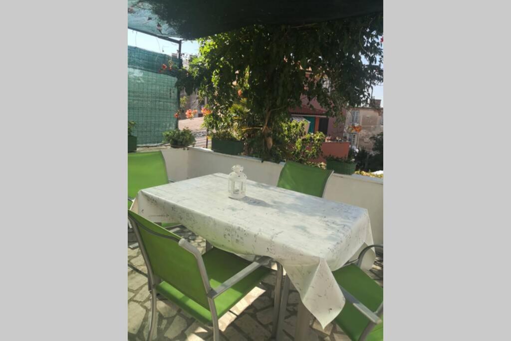 Apartamento Casa Di Nonna Pina, Kuca U Blizini Arene Pula Exterior foto