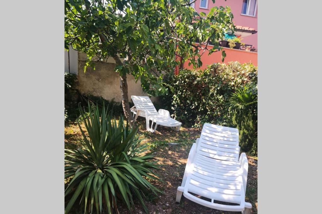 Apartamento Casa Di Nonna Pina, Kuca U Blizini Arene Pula Exterior foto