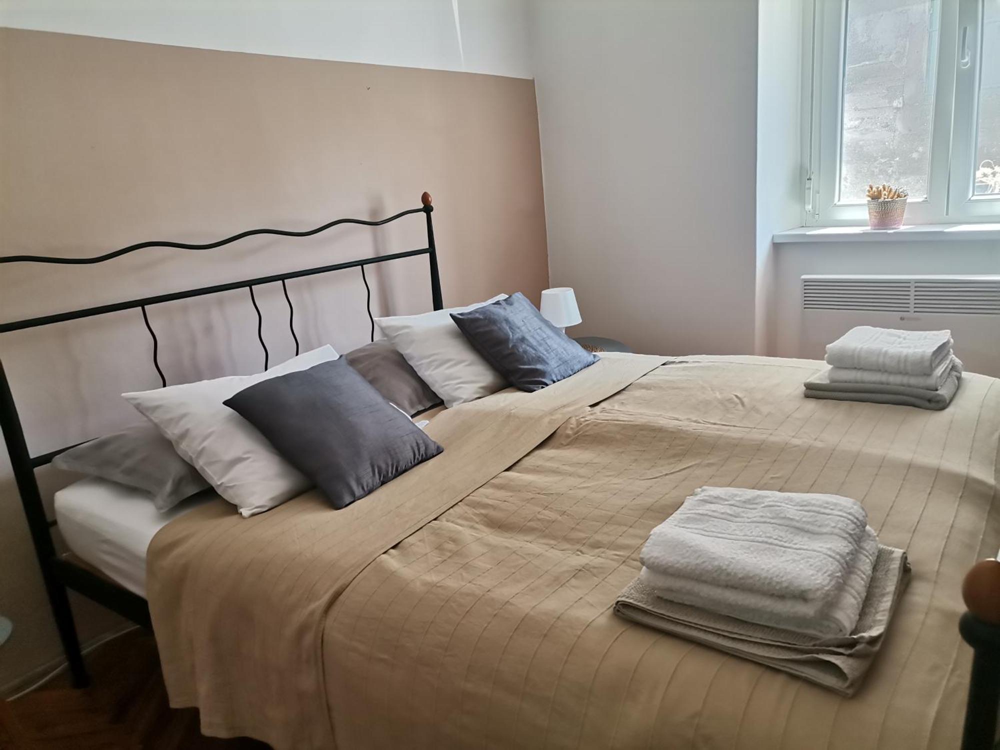 Apartamento Casa Di Nonna Pina, Kuca U Blizini Arene Pula Exterior foto
